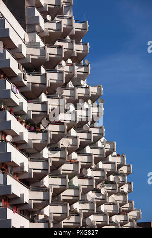 Hochhäuser im Stadtteil Chorweiler, Satellitenschüsseln, Köln, Deutschland. Hochhaeuser im Stadtteil Chorweiler, Satellitenschuesseln, Koeln, Stockfoto