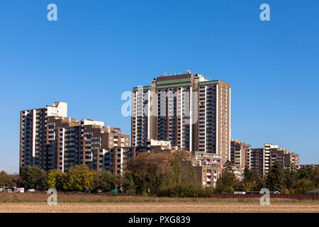 Hochhausanlage auf dem Koelnberg im Stadtteil Meschenisch, Köln, Deutschland. Hochhauskomplex auf dem Koelnberg im Stadtteil Meschenich, Köln, Stockfoto