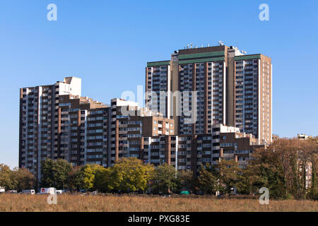 Hochhausanlage auf dem Koelnberg im Stadtteil Meschenich, Köln, Deutschland. Hochhauskomplex auf dem Koelnberg im Stadtteil Meschenich, Köln, Stockfoto