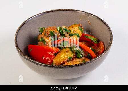 Georgische Küche ojaxuri mit Gemüse Stockfoto