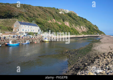 Die Uferpromenade an der Mündung des Flusses Axe, Seaton, Devon, Großbritannien. Stockfoto