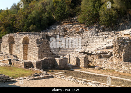 Asklepios-Heiligtum und Theater in Butrint, Albanien, Europa | Heiligtum des Asklepios und das Theater von butrint oder Buthrotum, Albanien, Europa Stockfoto