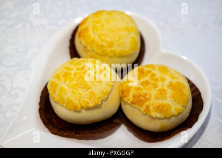 Ananas Brötchen mit gegrilltem Fleisch gefüllte, gegrilltem Fleisch Gebäck, (char Siew sou) Stockfoto