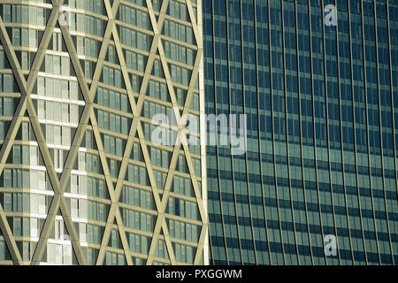 Büro- und Wohnbebauung Fassaden, Neufundland und eine Bank Street, Canary Wharf im Osten Londons. Vereinigtes Königreich Stockfoto