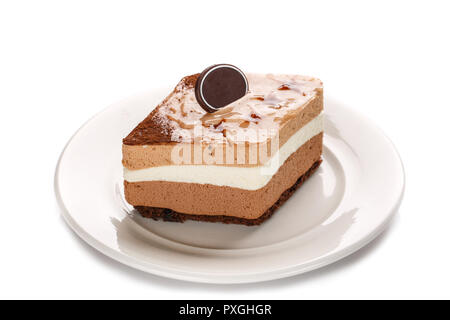 Ein Stück Karamell Kuchen, auf weißem Hintergrund Stockfoto