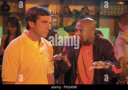 Jungfrau (40), männlich, sucht... aka. Das 40 Jahre alte Jungfrau, 2005 Regie: Judd Apatow, Andy (STEVE CARELL) und Jay (Romany Malco) Stockfoto