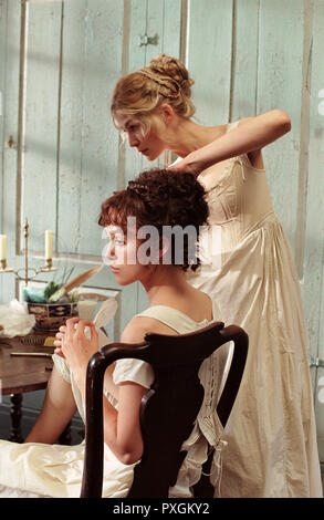 Stolz & Vorurteil aka. Stolz & Vorurteil, 2005 Regie: Joe Wright, Elizabeth Bennet (Keira Knightley) und Jane Bennett (ROSAMUND PIKE) Stockfoto