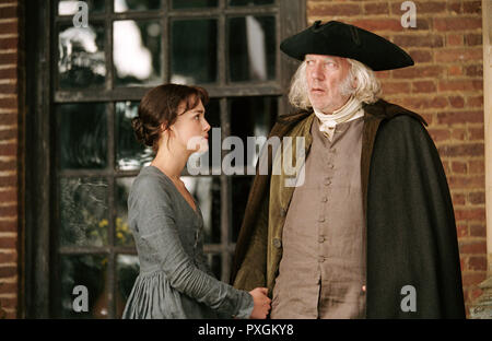 Stolz & Vorurteil aka. Stolz & Vorurteil, 2005 Regie: Joe Wright, Elizabeth Bennet (Keira Knightley) und Herr Bennett (Donald Sutherland) Stockfoto