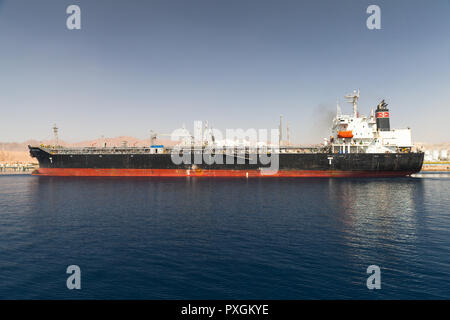 Aqaba, Jordanien - Mai 17, 2018: Chamroad Echo Öltankschiff sich Laden im neuen Hafen von Aqaba Stockfoto