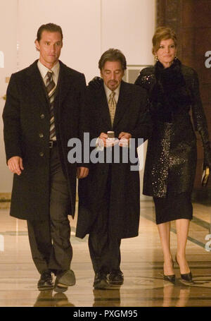 Das schnelle Geld aka. Zwei für das Geld, USA 2005, Regie: K. Caruso, Brandon Lang (MATTHEW MCCONAUGHEY), Walter Abrams (Al Pacino) und Toni Morrow (Rene Russo) Stockfoto