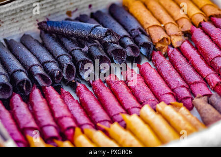 Köstlich gesunde Frucht Roll-ups von Himbeere, Kürbis und Äpfel gemacht Stockfoto