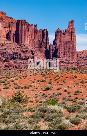 Malerische Aussichten von Fisher Towers im Arches Nationalpark in Utah Stockfoto