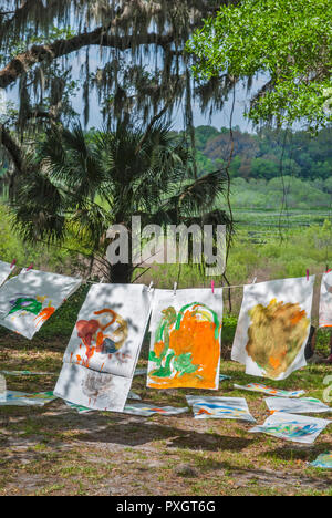 Spring Garden Festival in North Florida - Children's Artwork auf der Anzeige. Stockfoto