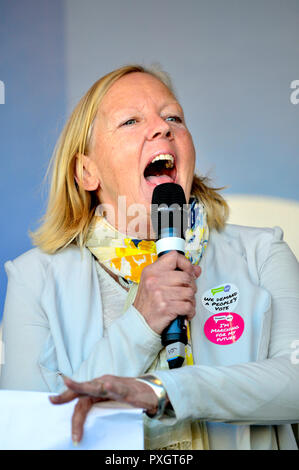 Deborah Meaden (Geschäftsfrau und 'Dragon' in der BBC Dragon's Den) in einer Rede vor der Abstimmung März zur Unterstützung eines zweiten Referendums Brexit, London Stockfoto