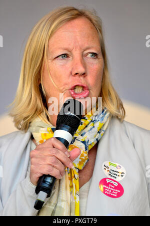 Deborah Meaden (Geschäftsfrau und 'Dragon' in der BBC Dragon's Den) in einer Rede vor der Abstimmung März zur Unterstützung eines zweiten Referendums Brexit, London Stockfoto