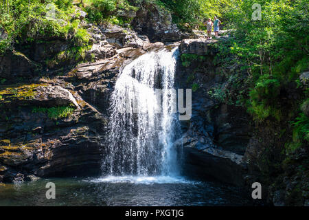 Fällt der Falloch, einem malerischen Wasserfall im Loch Lomond und Trossachs National Park, 5 km südlich von Crainlarich auf der A82, Stirling, Schottland Stockfoto