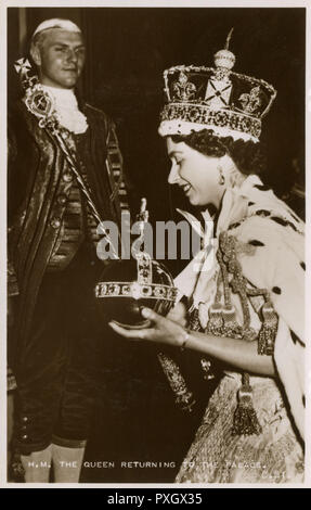 Königin Elisabeth II. - Rückkehr zum Palast - Krönung Stockfoto