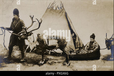 Familie Sami, mit Zelt, Schlitten und Rentier, Finnmark County Stockfoto