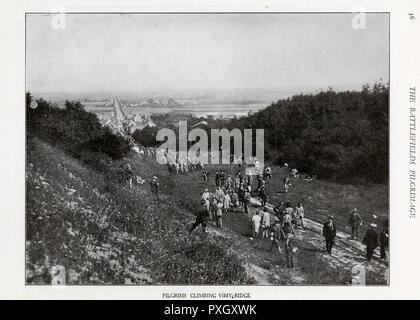 Schlachtfelder-Pilger, die Vimy Ridge, Frankreich, erklimmen Stockfoto