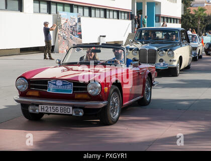 Triumph TR6 bei Classic Car Meeting in Torremolinos, Málaga, Spanien. Stockfoto