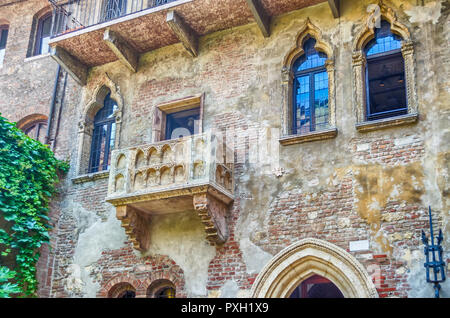 Der berühmte Balkon von Romeo und Julia in der Casa di Giulietta in Verona, Italien Stockfoto