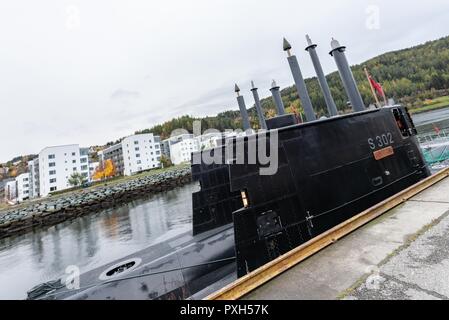 Trondheim (Norwegen), Okt. 21. 2018. Zwei norwegische Marine U-Boote, HNoMS Utstein (S302) und HNoMS Uredd (S305) zog in Trondheim Hafen vor ihrer Teilnahme zu Trident Zeitpunkt 18. Trident Punkt 18 soll sicherstellen, dass die NATO-Streitkräfte geschult sind, in der Lage, zusammen zu arbeiten und bereit, jede Bedrohung aus jeder Richtung zu reagieren. . Trident Zeitpunkt 18 erfolgt in Norwegen und die umliegenden Gebiete des Nordatlantiks und der Ostsee, einschließlich Island und des Luftraums, in Finnland und in Schweden. Mit mehr als 50.000 Teilnehmern aus 31 Nationen Trident Zeitpunkt 2018 ist einer der Stockfoto