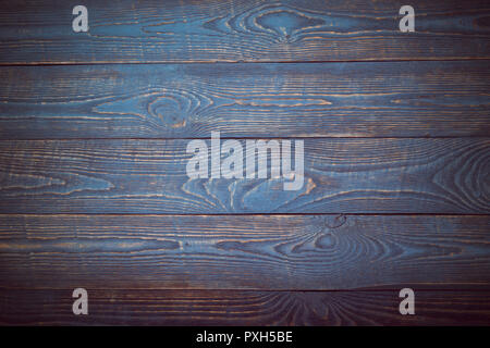 Aus Holz Textur boards Hintergrund mit Resten der Blau-violette Farbe. Stockfoto