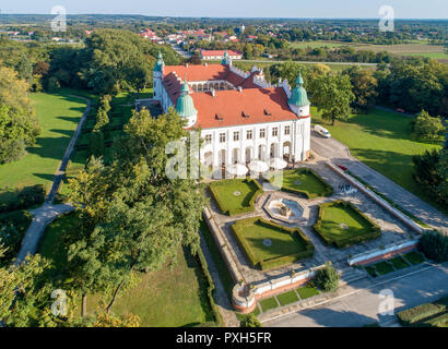 Renaissance Schloss, Palast in Böbingen an der Rems in Polen, oft als "Kleiner Wawel". Luftaufnahme Stockfoto