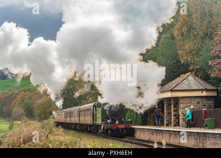 Great Western Railway (GWR) 4200 Klasse 2-8-0 T Dampflokomotive der Irwell Vale auf der East Lancashire Railway Herbst Dampf Gala. Stockfoto