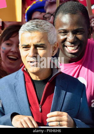 Sadiq Khan, Bürgermeister von London, und Femi Oluwole (anti-Brexit Mitkämpfer) an den statrt der Abstimmung März zur Unterstützung eines zweiten Brexit referend Stockfoto