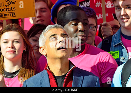 Sadiq Khan, Bürgermeister von London, und Femi Oluwole (anti-Brexit Mitkämpfer) zu Beginn der Abstimmung März zur Unterstützung eines zweiten Brexit referendu Stockfoto