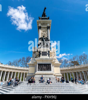 Die Alfonso XII Denkmal, Parque del Buen Retiro, Madrid, Spanien. Stockfoto