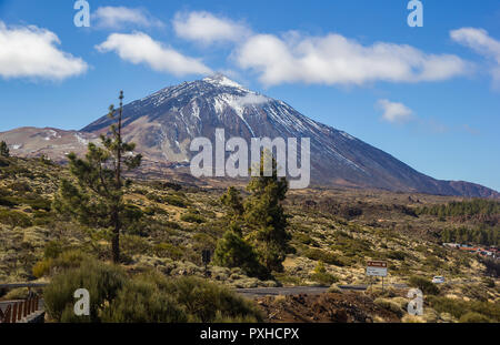 Wolken Vulkan El Teide Teneriffa Kanarische Inseln Spanien Berge und Himmel Winterlandschaft Stockfoto