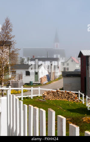 Nebel über der Stadt Trinity, Neufundland. Stockfoto