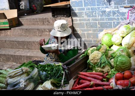 Zhongyi Markt Shichang, in Lijiang Altstadt, traditionellen chinesischen Markt, Yunnan, China Stockfoto