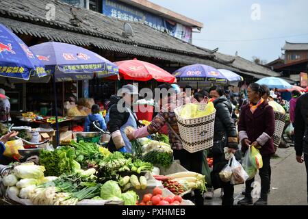 Zhongyi Markt Shichang, in Lijiang Altstadt, traditionellen chinesischen Markt, Yunnan, China Stockfoto