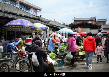 Zhongyi Markt Shichang, in Lijiang Altstadt, traditionellen chinesischen Markt, Yunnan, China Stockfoto