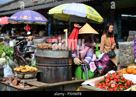 Zhongyi Markt Shichang, in Lijiang Altstadt, traditionellen chinesischen Markt, Yunnan, China Stockfoto