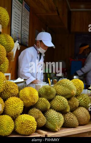 Durian Shop in der Altstadt von Lijiang, Yunnan, China Stockfoto