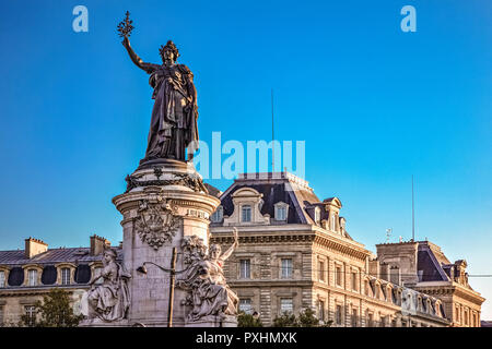 Frankreich Paris, das Denkmal für die Republik mit der simbolic Statue von Marianna, Place de la Republique Stockfoto