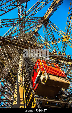 Frankreich Paris, der Aufzug im Inneren des Eiffelturm Stockfoto