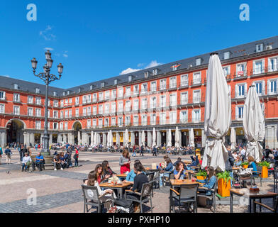 Cafés und Restaurants am Plaza Mayor, Madrid, Spanien Stockfoto