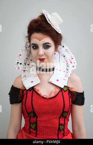 Cosplay fans kleiden, wie Ihre Lieblingsfiguren im MCM London Comic Com, die in der Londoner Excel Center stattfindet. Stockfoto