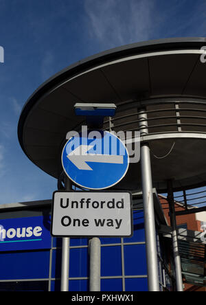 Walisisch und Englisch Zweisprachiges Schild, eine Art Zeichen in Llandudno Conwy in Wales UK Stockfoto