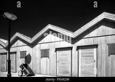Fischer Holz- Lager aus Costa Nova, Deiá, Aveiro, Portugal. Analog: 35-mm-Film. Stockfoto