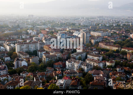 Hohen Winkel malerischen Blick auf vorstadtnachbarschaften in Plovdiv, Bulgarien Stockfoto