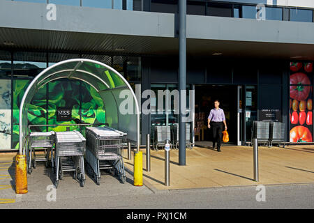 Niederlassung von Marks & Spencer, Tandem Retail Park, Huddersfield, West Yorkshire, England, Großbritannien Stockfoto