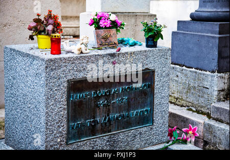 Frankreich Paris, die Jim Morrison Grab auf dem Friedhof Pére Lachaise. Stockfoto