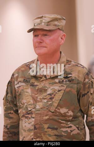 06/03/17 - US Army Chief Warrant Officer David Dale zieht sich von der Pennsylvania National Guard während einem Nachmittag Bildung bei Maj Beau Biden Streitkräfte Mitte, New Castle, Delaware, Jun 3, 2017 statt. Stockfoto