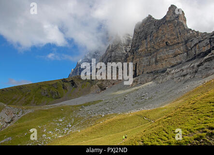 Der Eiger Trail Running unter der Nordwand des Eiger Stockfoto